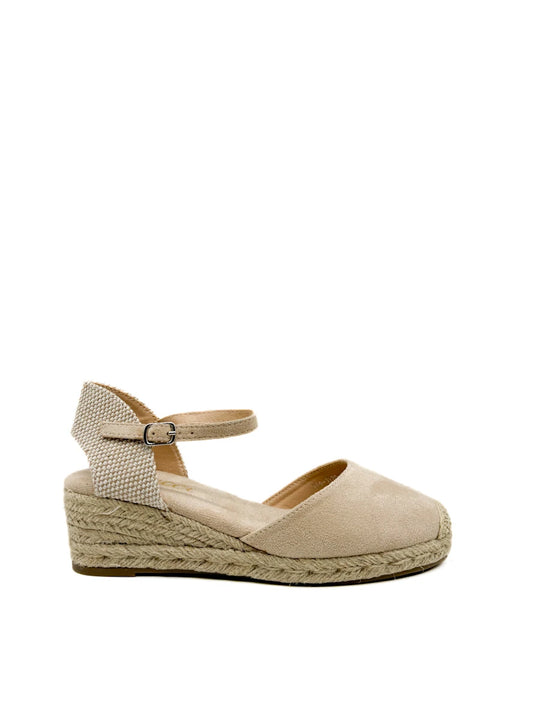 Cuña beige de antelina y yute con punta de ganchillo