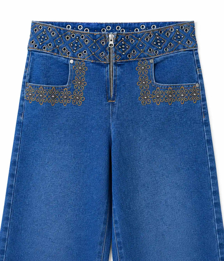 Jeans Rectos de Cintura Medio con Remaches y Bordados