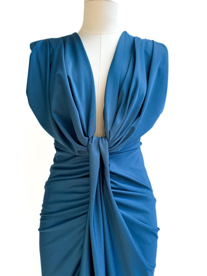Vestido Largo Drapeado con Escote en V Profundo, Nudo en la Cintura.