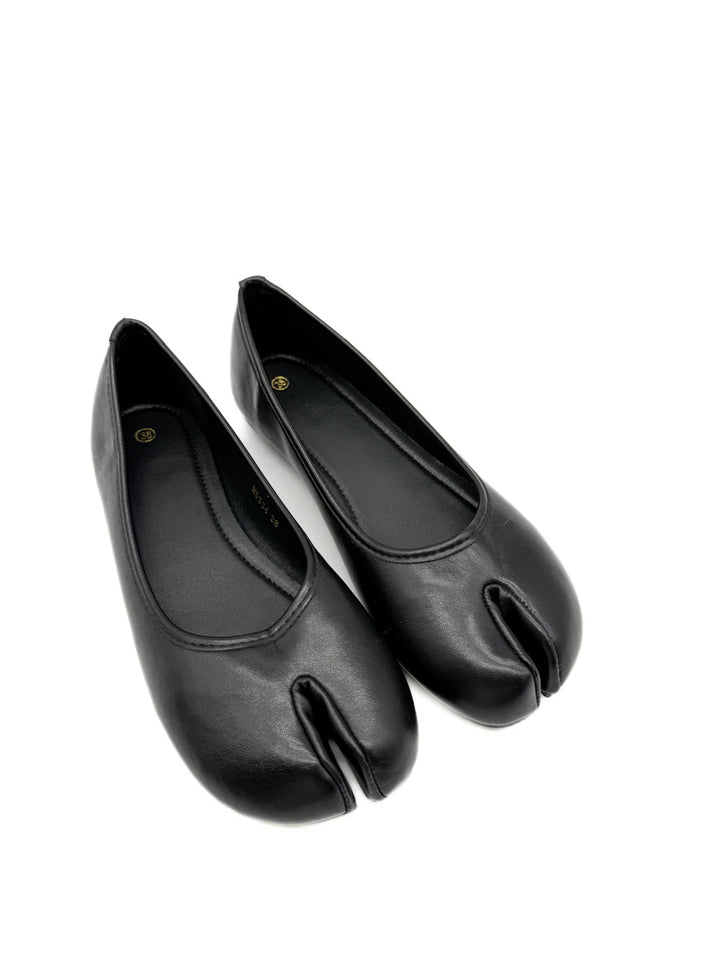 Bailarinas Tabi de Piel Sintética en Color Negro – Calzado Plano Vanguardista para Mujer