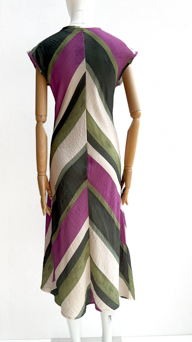 Vestido Midi de Rayas Asimétricas