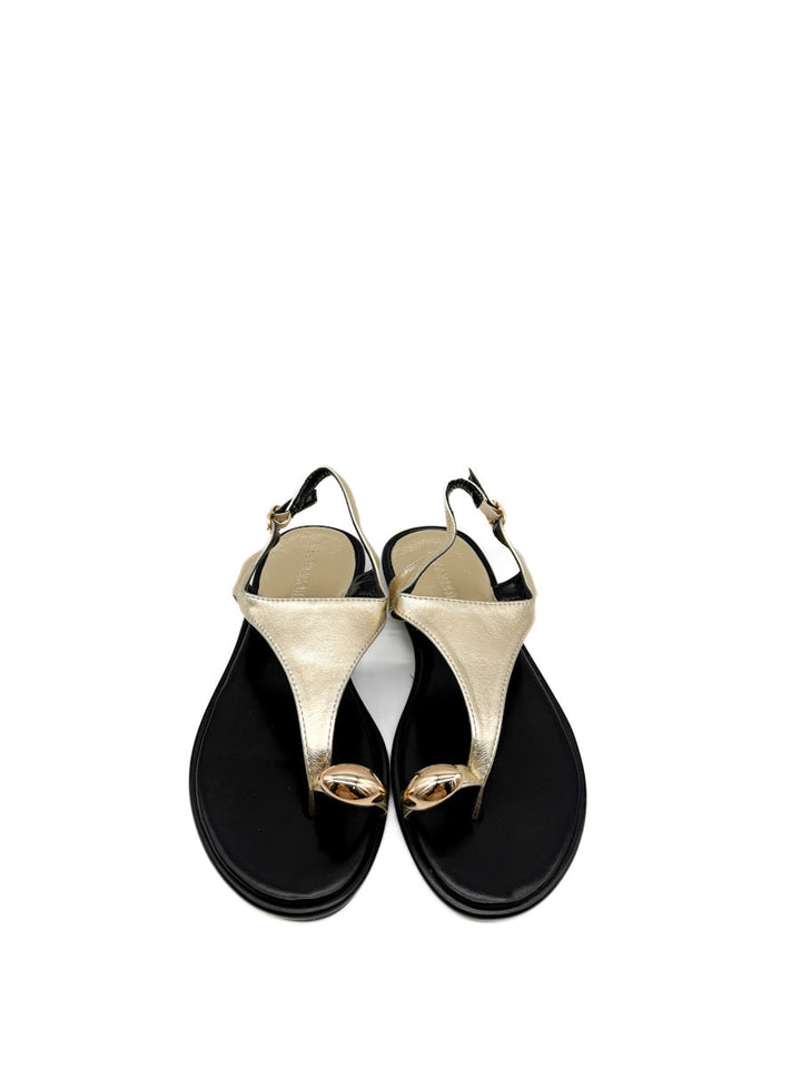 Sandalias Elegantes con Detalle Metálico y Correa Ajustable