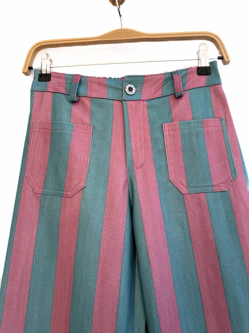 Conjunto de Blusa y Pantalón de Rayas con Volantes-Venta por Separado