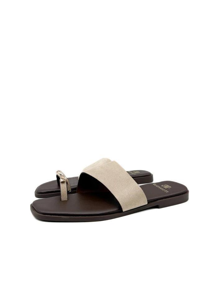Sandalias Planas con Anillo Metálico y Pala Ancha