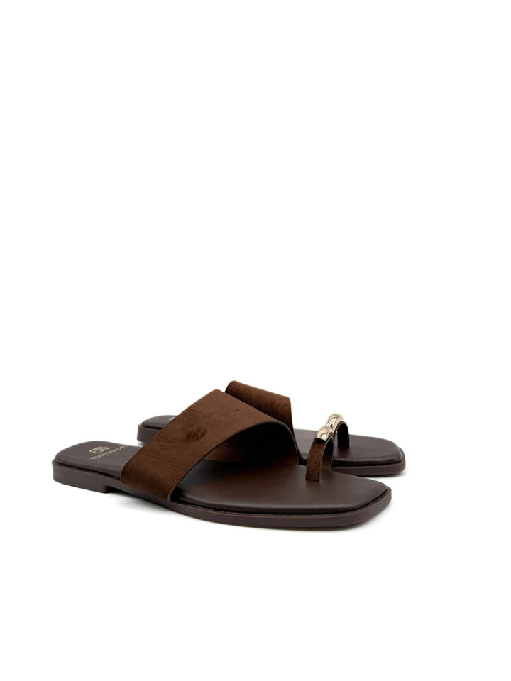 Sandalias Planas con Anillo Metálico y Pala Ancha