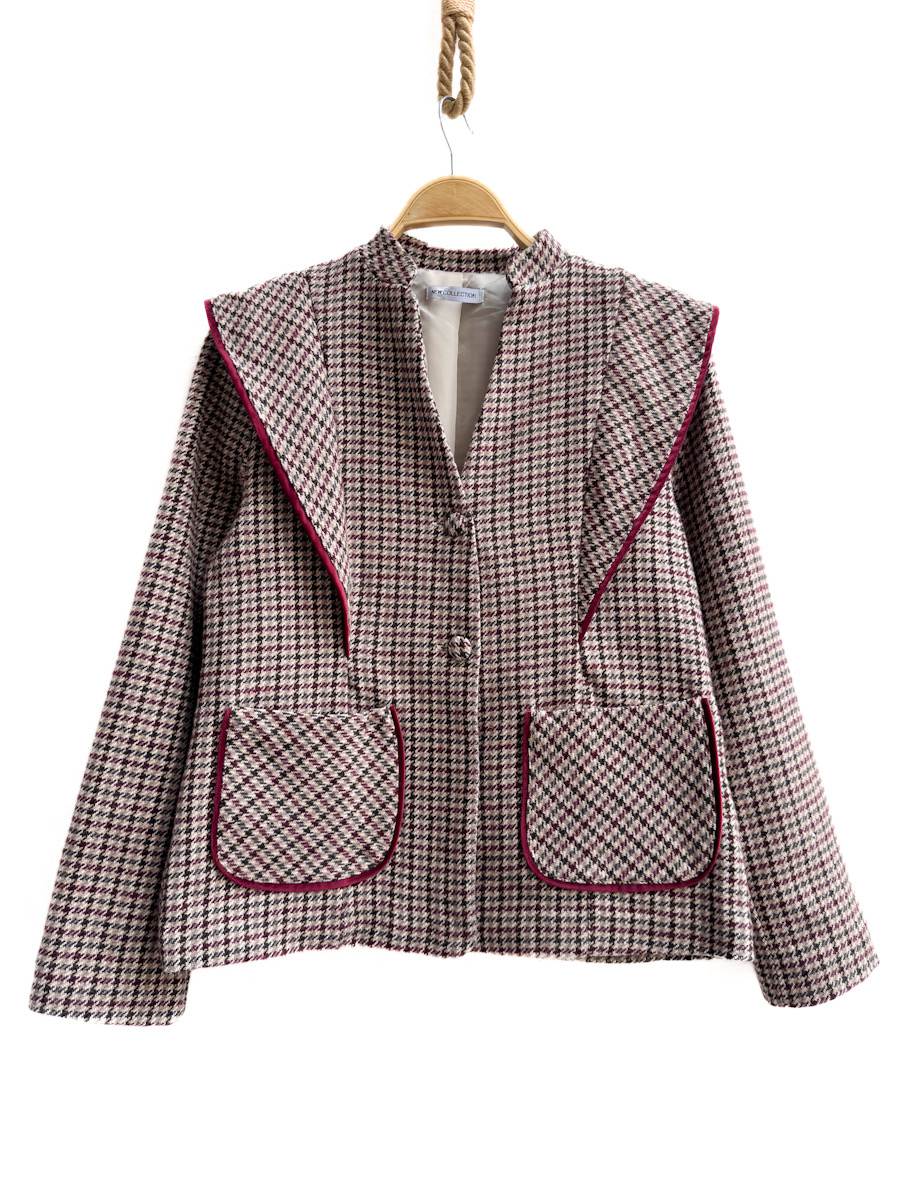 Chaqueta Cuadro Príncipe de Gales con Detalle en Contraste Burdeos única