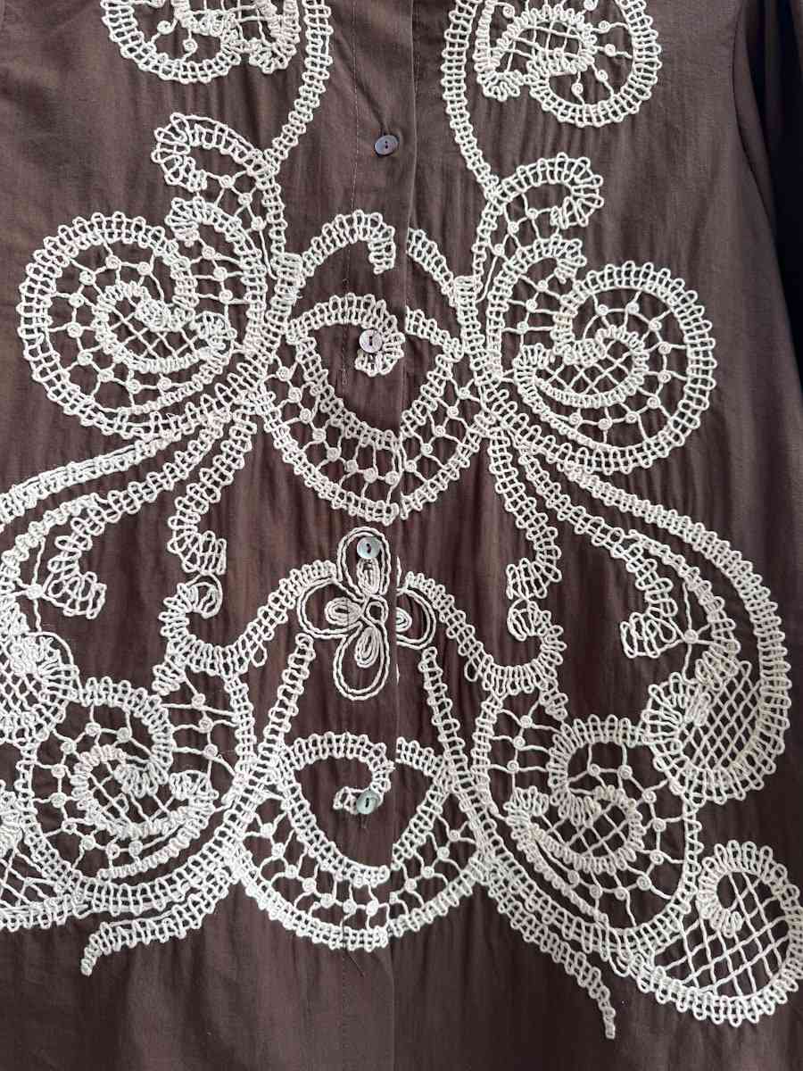 Blusa Bordada de Estilo Artesanal