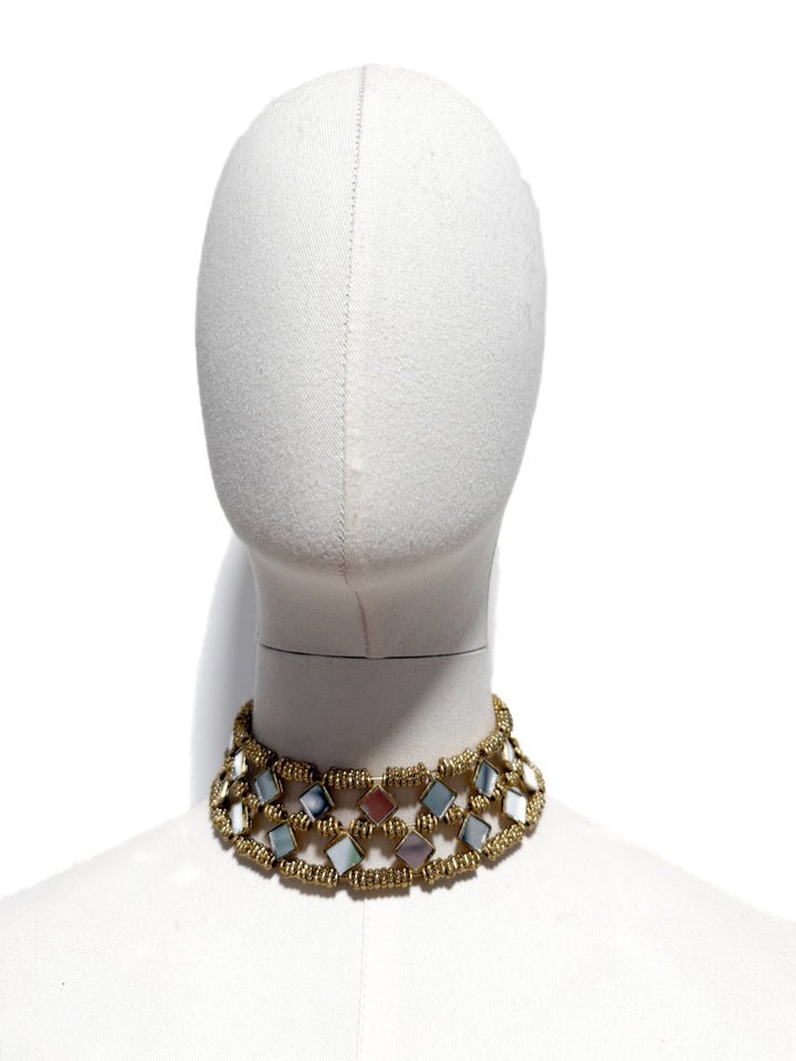 Collar Choker Geométrico Dorado con Detalles de Cristal