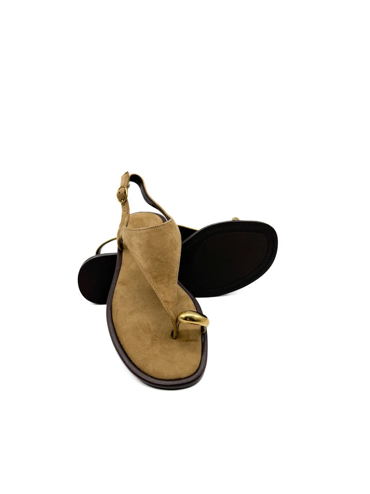 Sandalias Minimalista en Ante con Detalle de Anillo Dorado