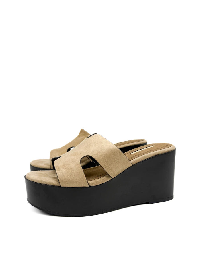 Sandalias de Cuña Corina con Pala Calada en "H" y Plataforma Negra