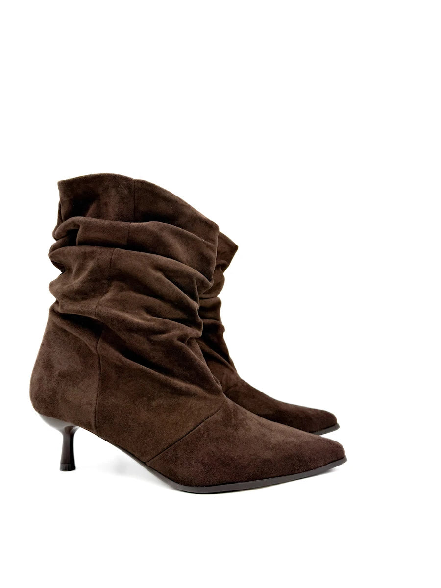 Botines de Antelina con Tacón Chupete y Caña Arrugada