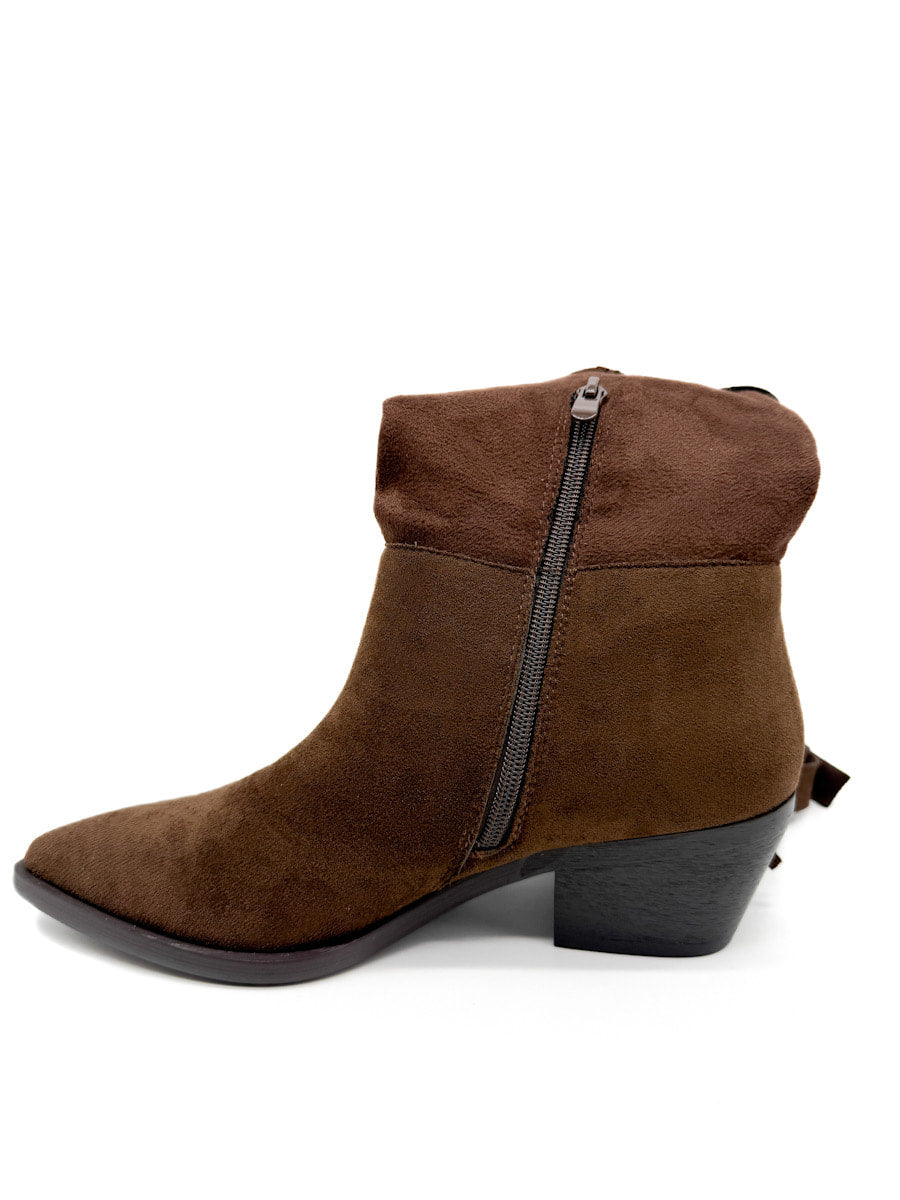 Botines con Flecos y Correas con Hebillas