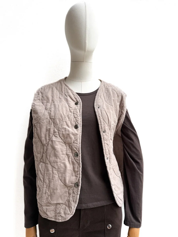 Chaleco Acolchado en Pana con Cierre de Botones