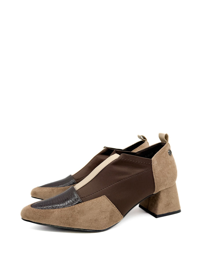 Zapatos de Tacón Bajo con Diseño de Bloques de Color y Texturas Mixtas.