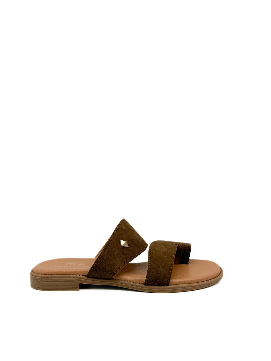 Sandalias Planas con Anillo al Dedo y Correas Cruzadas en Antelina