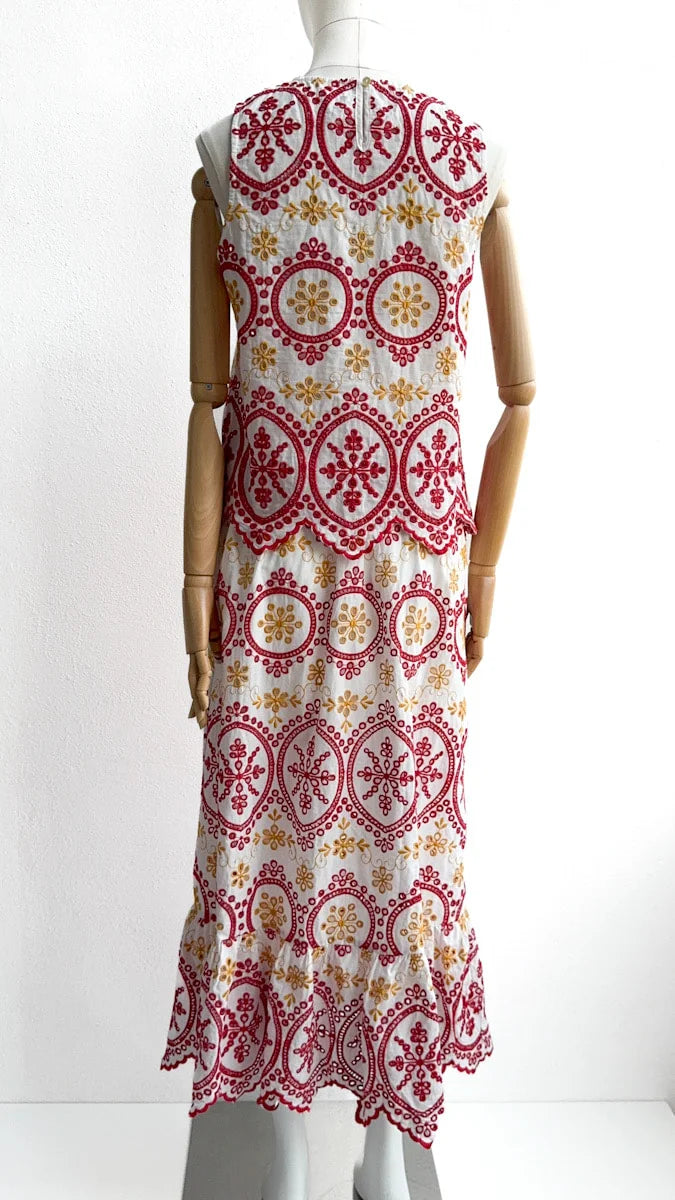 Bordados en Rojo y Mostaza: Conjunto Único