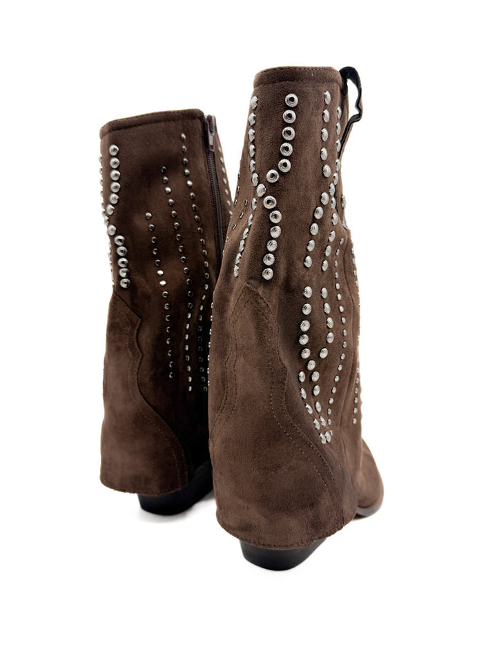 Bota Cowboy Marrón Chocolate con Tachuelas Metálicas