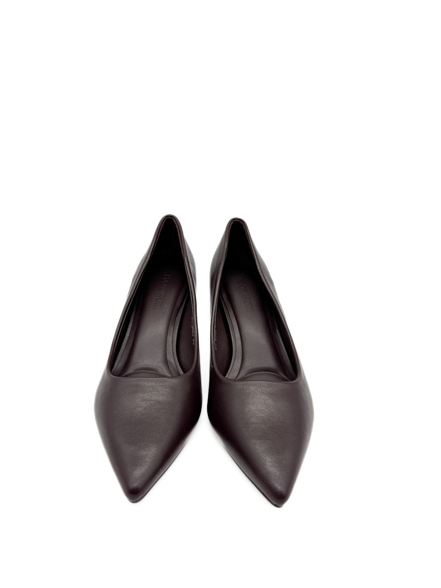 Zapatos de Tacón Clásicos: Elegancia Atemporal en Cuero Sintético