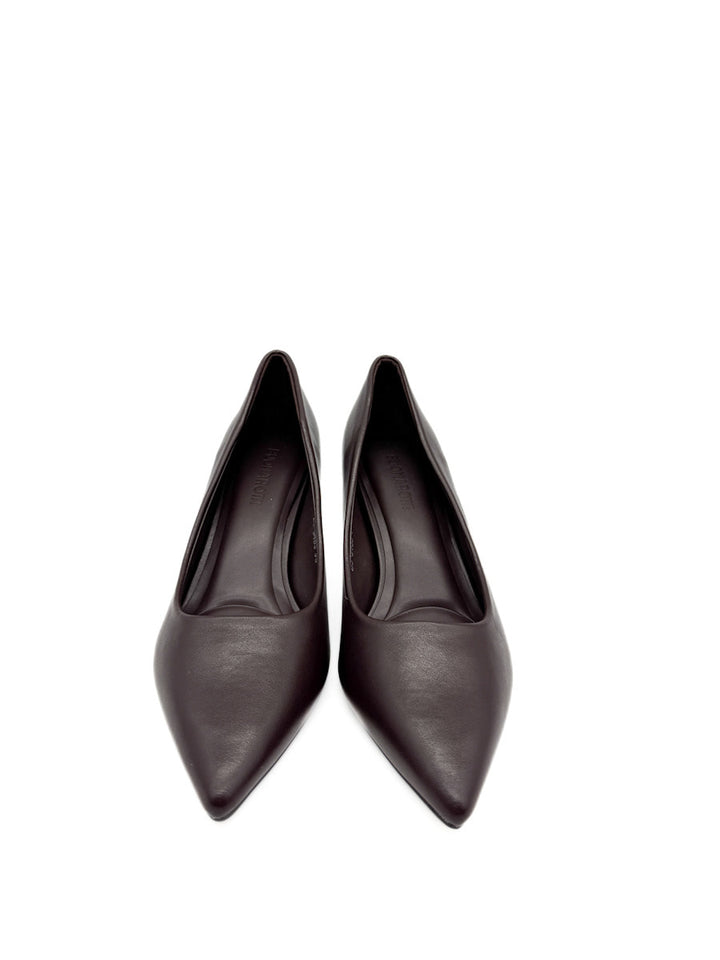 Zapatos de Tacón Clásicos: Elegancia Atemporal en Cuero Sintético