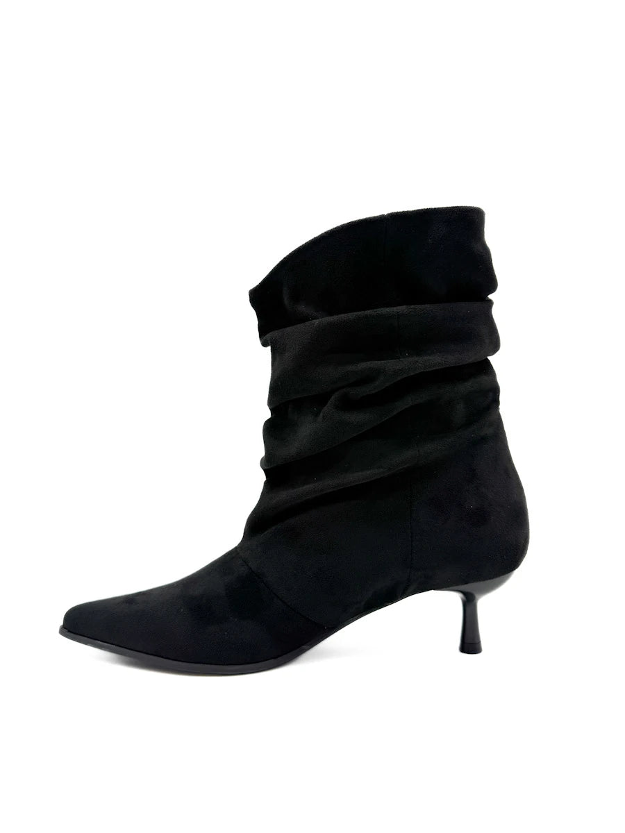 Botines de Antelina con Tacón Chupete y Caña Arrugada