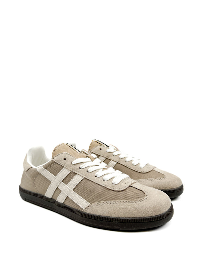 Zapatillas Deportivas de Antlina Bandas Blancas. Corina M5520