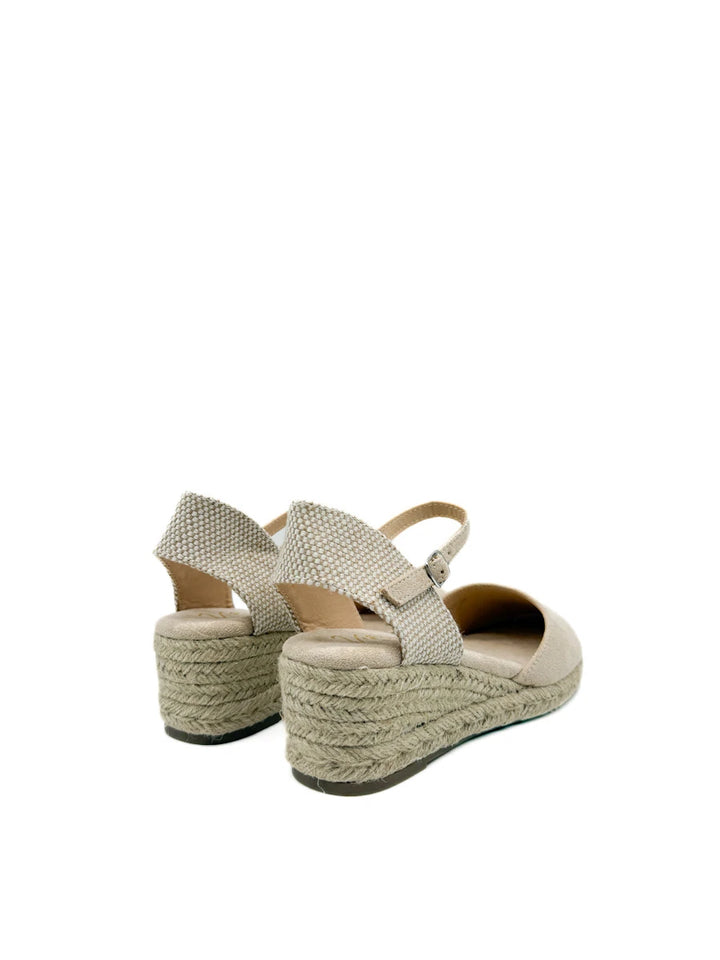 Alpargatas de Cuña Media en Antelina Beige con Detalle de Ganchillo