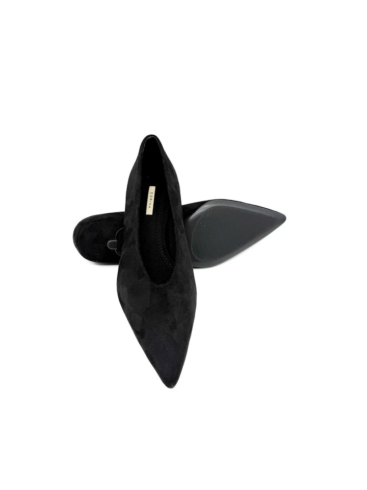 Zapato de Salón en Antelina con Tacón Sensato y Punta Afilada