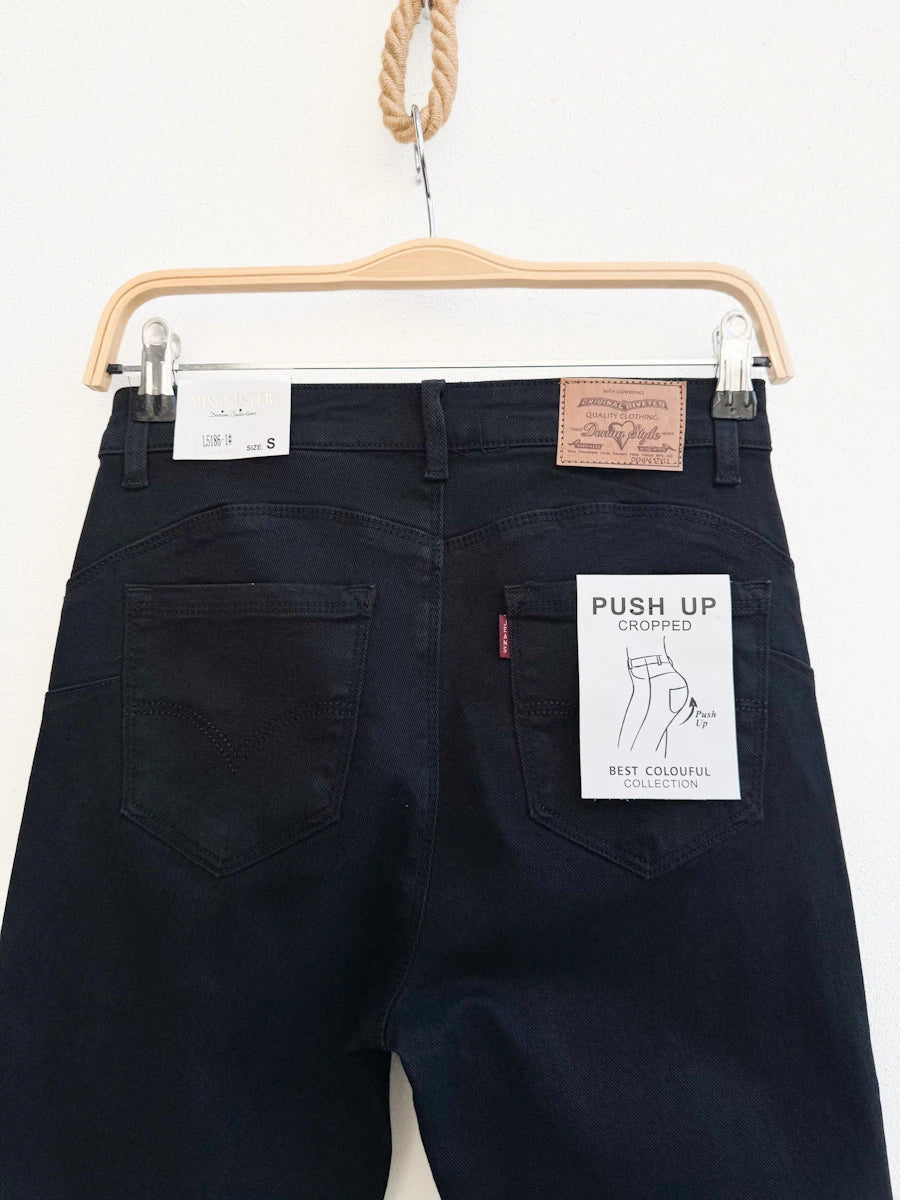 Pantalón de Mezclilla Negro de Corte Recto con Ligera Campana
