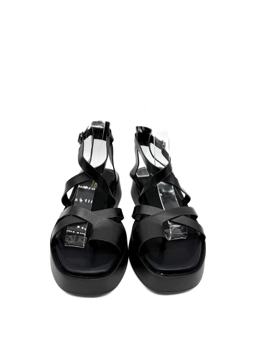 Sandalias de Plataforma con Tiras Entrelazadas y Hebilla