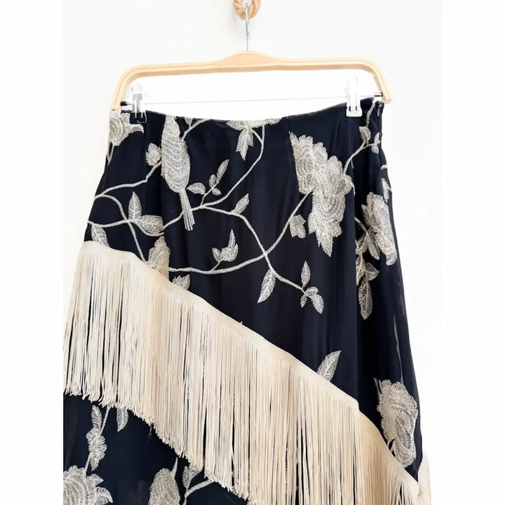 Falda con flecos y bordado floral LR38003