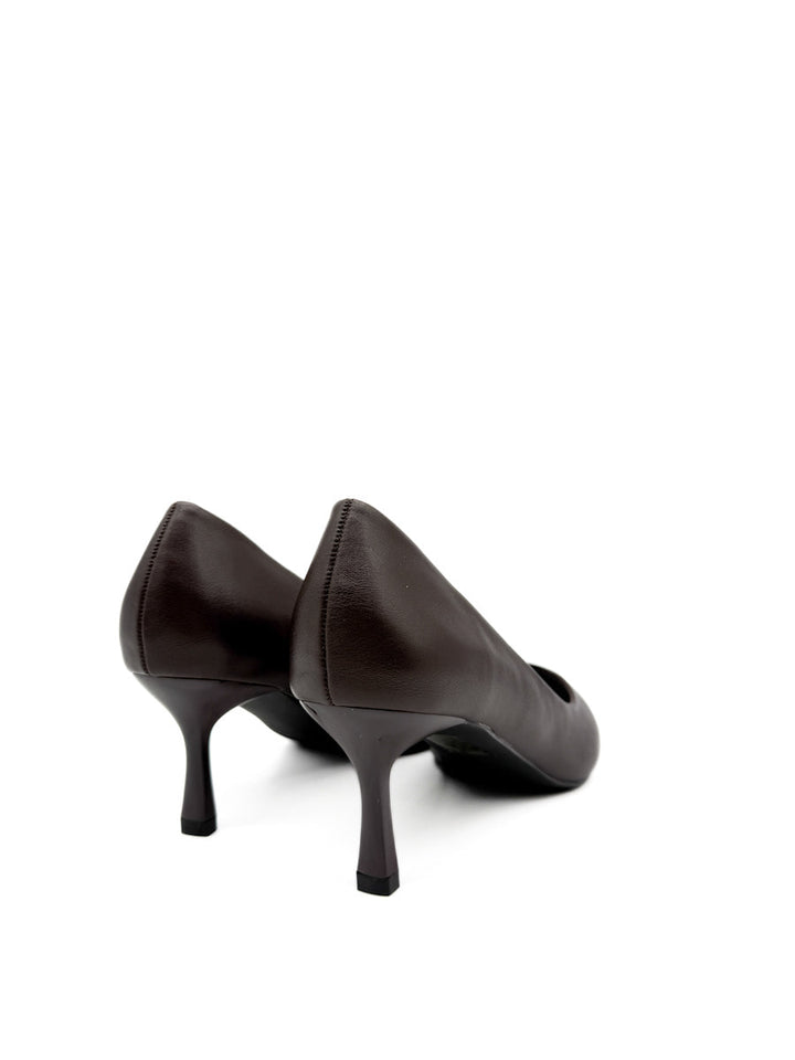 Zapatos de Tacón Clásicos: Elegancia Atemporal en Cuero Sintético