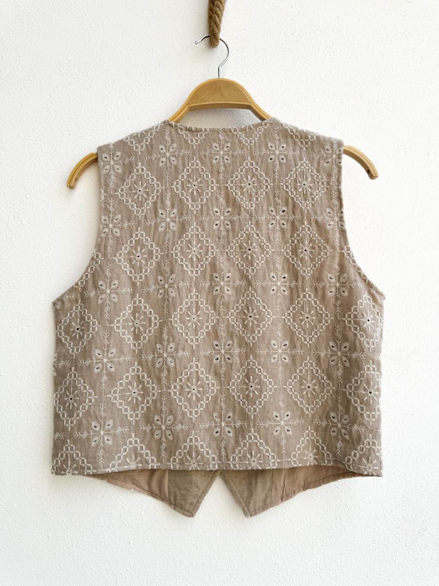 Chaleco bordado 7032