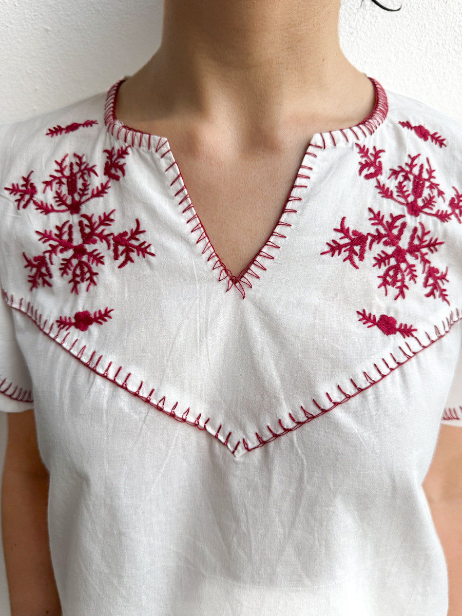 Blusa Artesanal con Bordado en Rojo