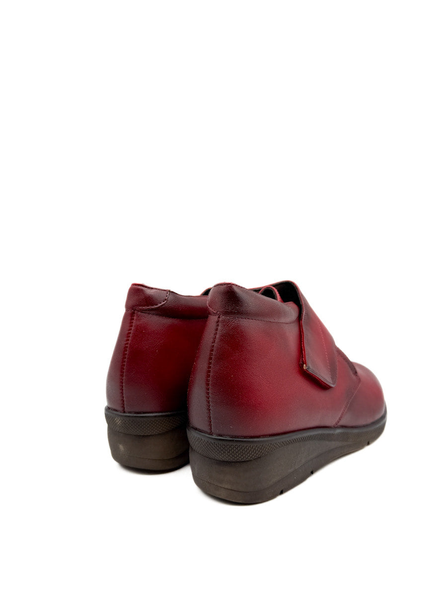 Botines de Cuña Baja con Cierre de Velcro.