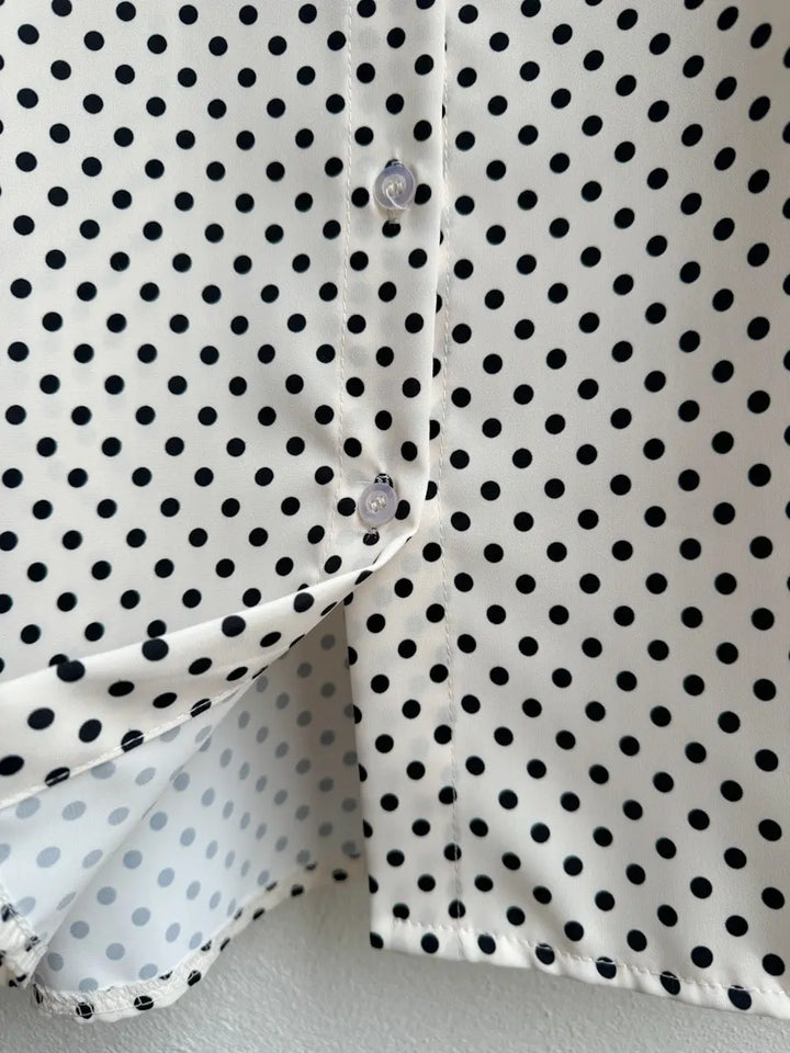 Blusa de Lunares: Elegancia y Estilo Atemporal
