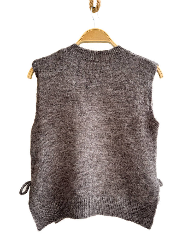 Chaleco de Punto Marrón con Estrella Dorada y Lazos