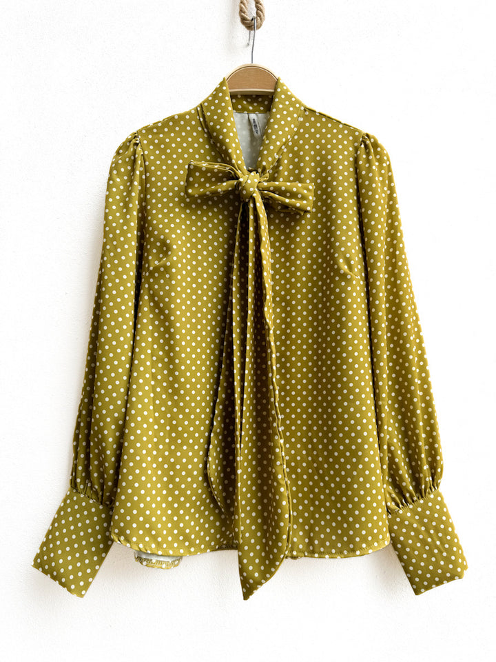 Blusa de Lunares con Lazo en el Cuello, Disponible en Beige y Mostaza