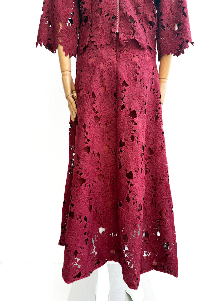Conjunto calado de dos piezas con diseño floral