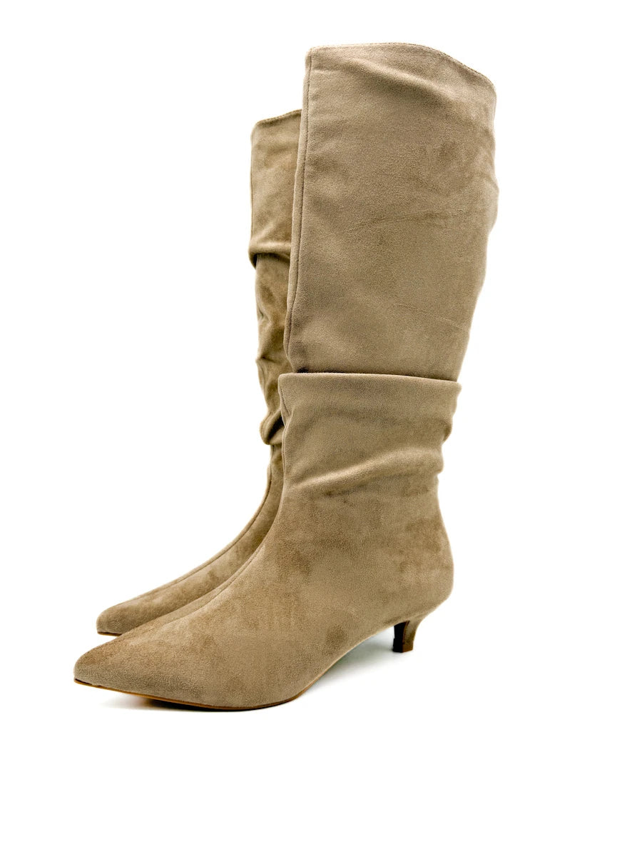 Botas Altas Fruncidas de Ante Sintético con Tacón Chupete y Puntera Fina