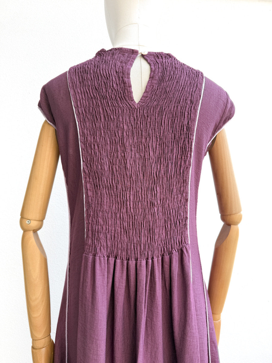 Vestido largo con líneas verticales en contraste – Disponible en varios colores