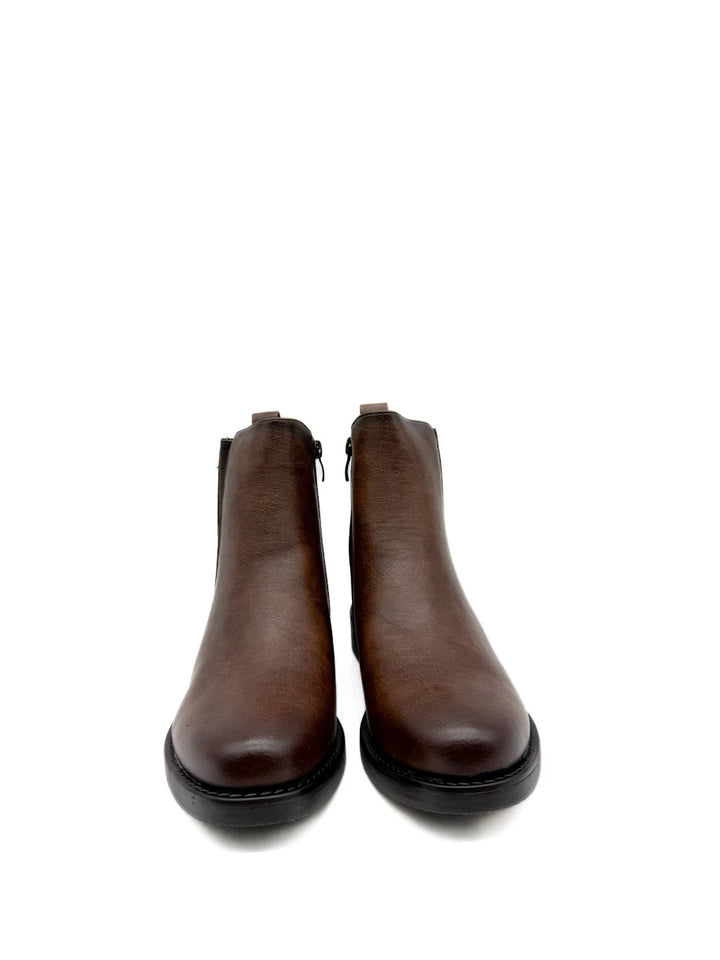 Botines Planos Chelsea con Cremallera Lateral y Detalle de Tachuelas