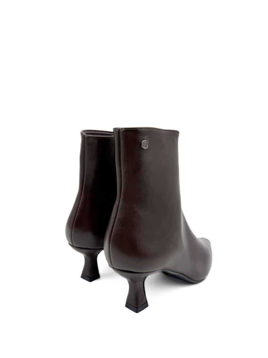 Botines Elegantes con Tacón Curvo y Cremallera Lateral