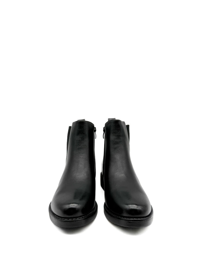 Botines Planos Chelsea con Cremallera Lateral y Detalle de Tachuelas