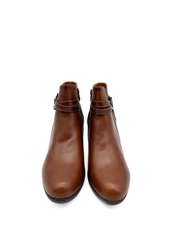 Botines con Hebilla Cruzada y Tacón Grueso: Elegancia y Comodidad en Cada Paso