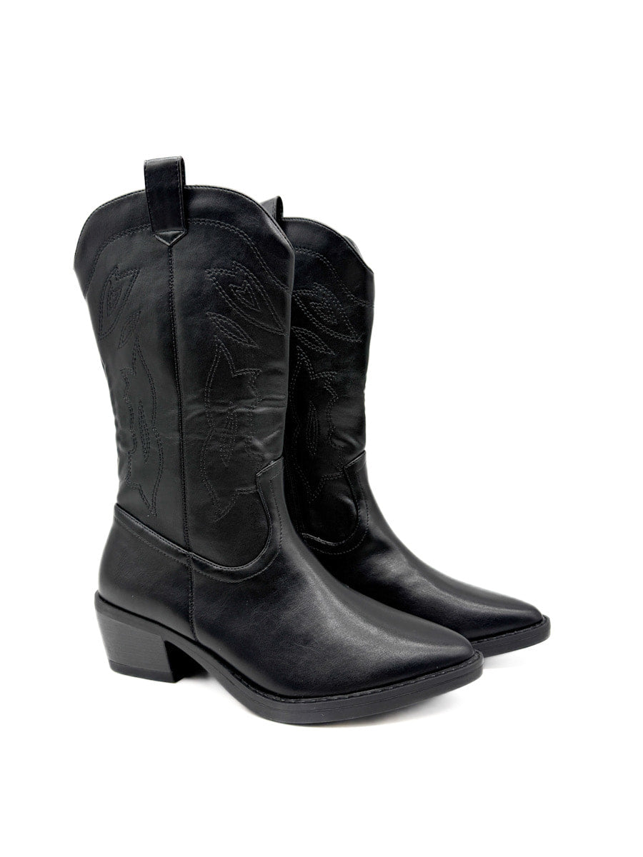 Bota cowboy negro de caña bordado.