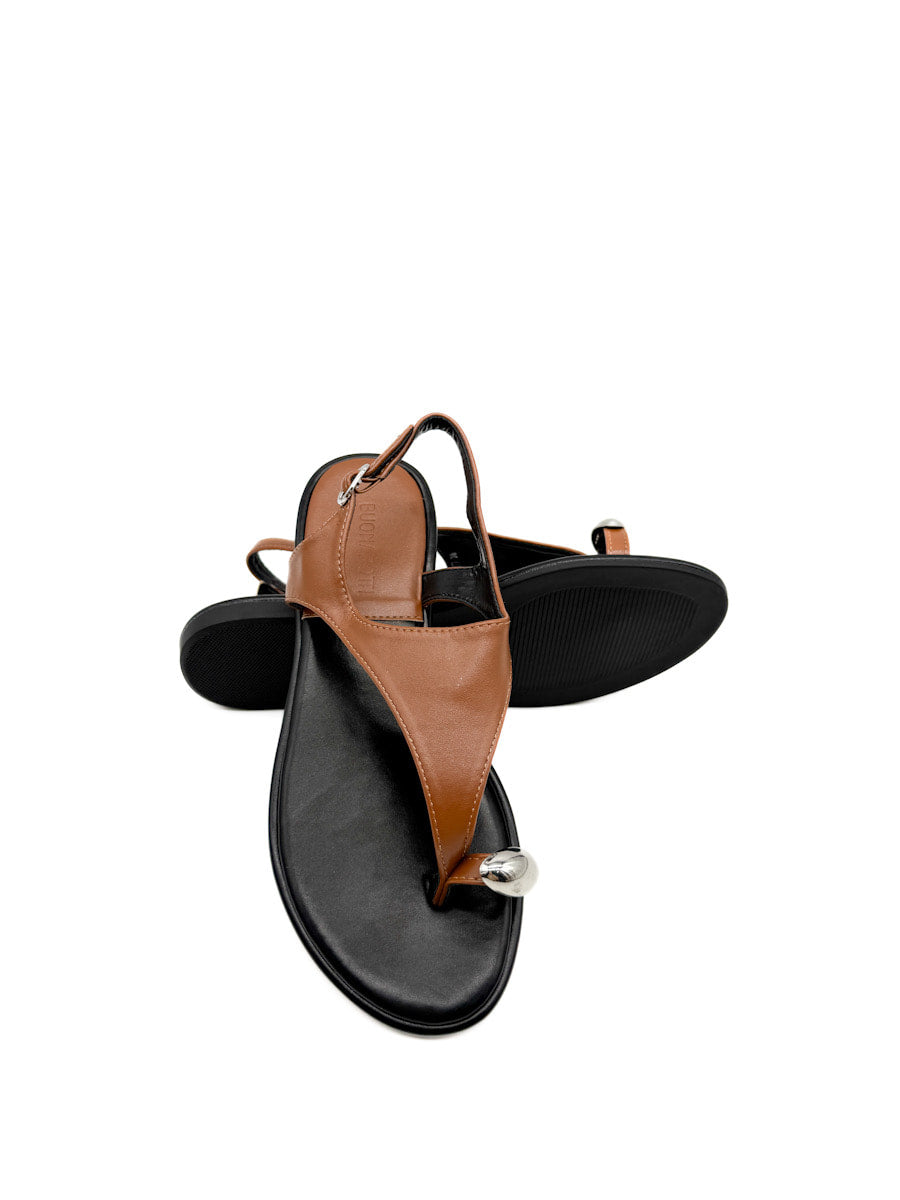 Sandalias Elegantes con Detalle Metálico y Correa Ajustable
