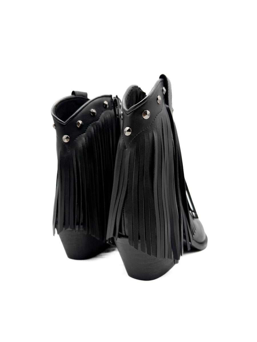 Botines cowboy con Flecos y Detalles Metálicos Corina M5796