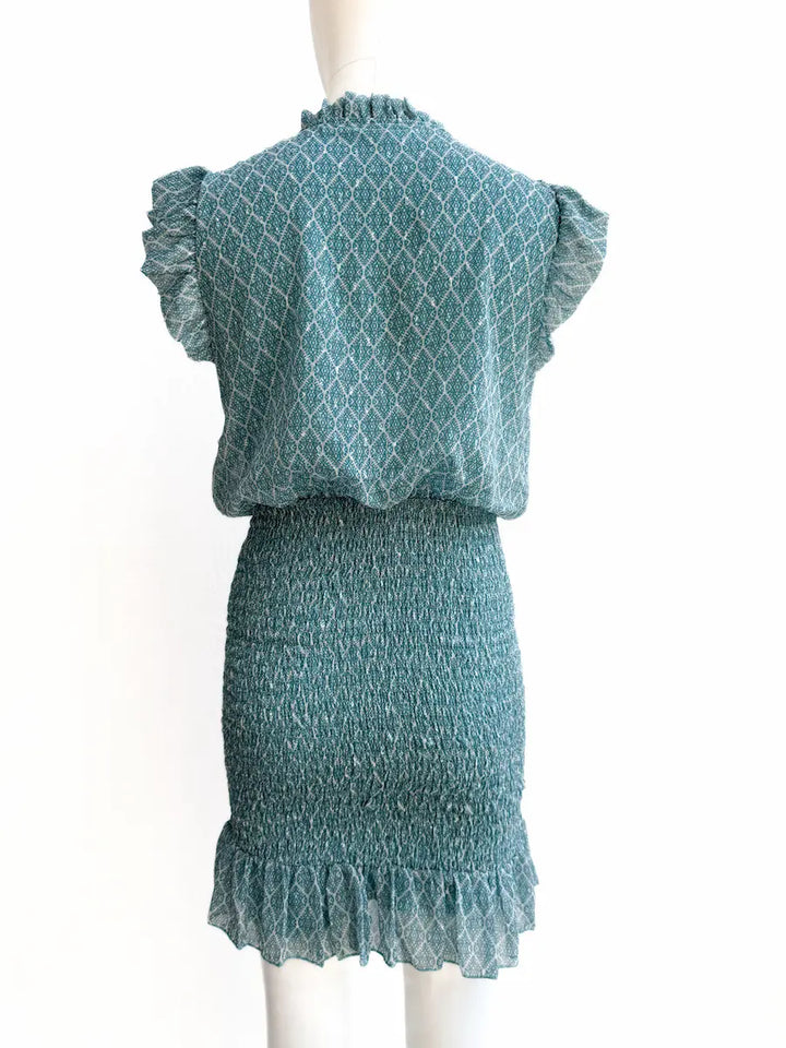 Vestido Corto Estampado con Nido de Abeja y Volantes