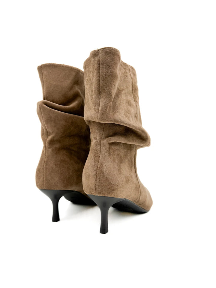 Botines Arrugados de Antelina para Mujer con Tacón Fino y Puntera Afilada