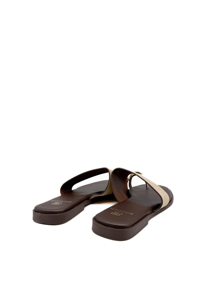 Sandalias Planas con Anillo Metálico y Pala Ancha